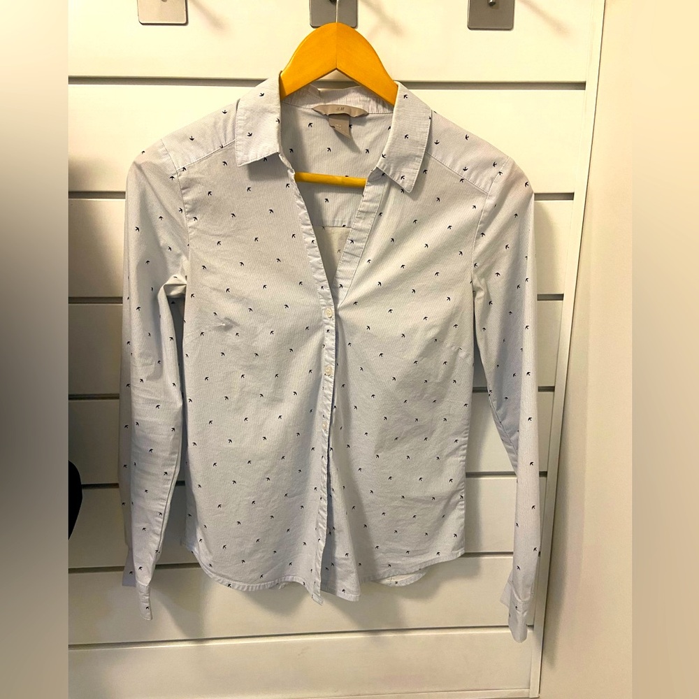 H&M 🐦 button down, size 4